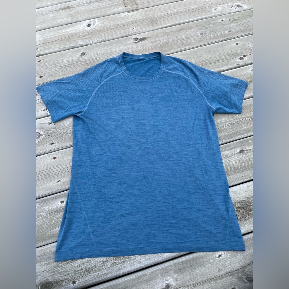 Men’s lululemon shirt